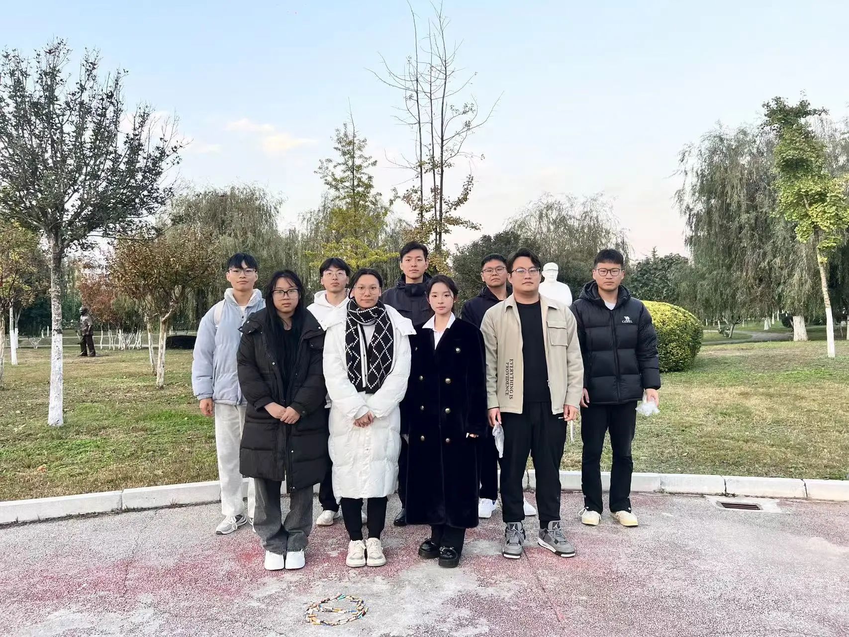 小活动，大作用‖戏剧影视学院党总支学生支部捡烟头党日活动