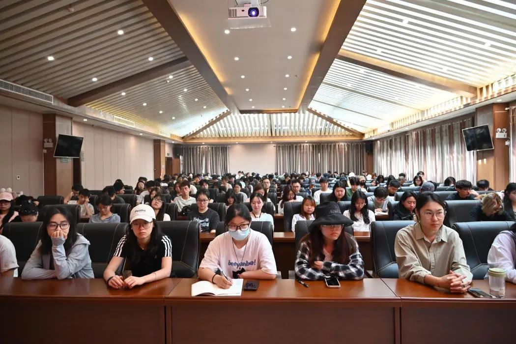 护”航圆梦 “职”向未来‖戏剧影视学院成功召开2025届毕业生大会