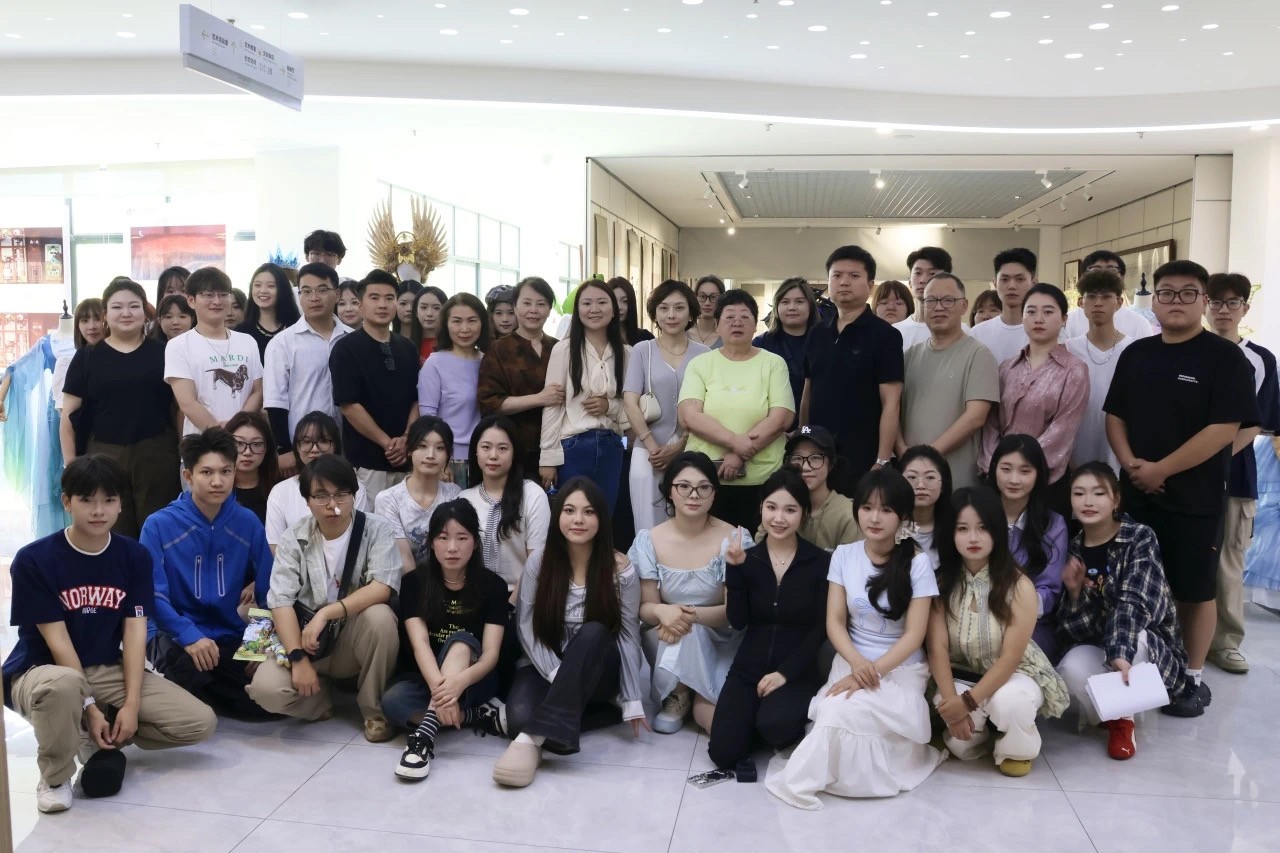 戏剧影视美术设计专业2025届本科毕业设计展之静态展《行志》